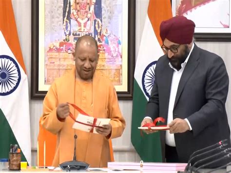 UP Govt, Indian Oil Corporation sign MoU for Gorakhpur's international ...