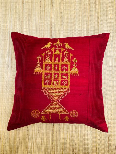 Vaibhava Kasuti Ratha Silk Red (3) 16x16 Cushion Cover – KaleNele