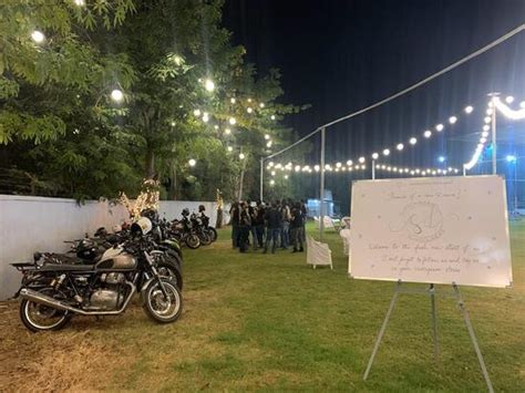 Dugout Turf & Sundowners Cafe, Surat - Restaurant reviews