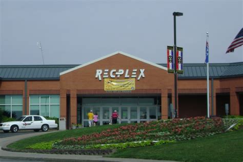 Play St. Louis: Indoor Pool at St. Peter's Rec Plex
