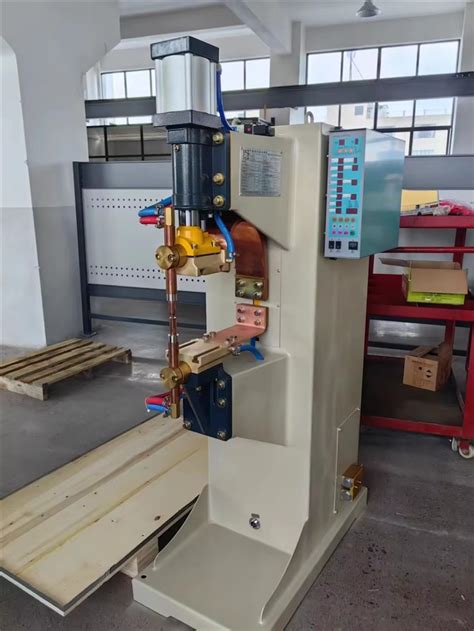 Using a Spot Welding Machine 的图像结果
