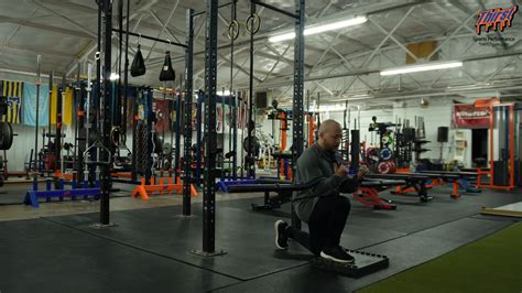 Barbell Zercher FFE Reverse Lunge – THIRST