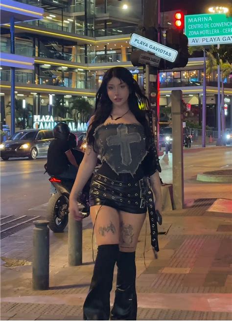 isofigirl (@imsofigirl) - Urlebird