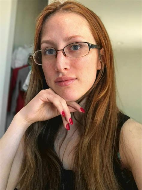 Do I look like someone famous? : r/doppelganger