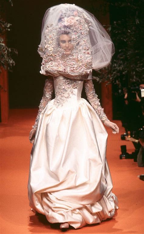 Pin by maestro on Models and Fashion | Christian fashion, Couture ...