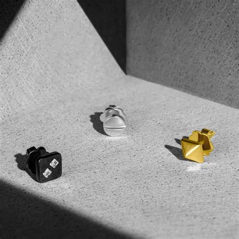 Round Solitaire CZ Silver Ear Stud For Men