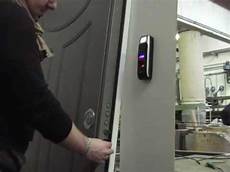 apertura porta impronta digitale serratura automatizzata con lettore biometrico d impronte apertura porta impronta digitale serratura automatizzata con lettore biometrico d impronte