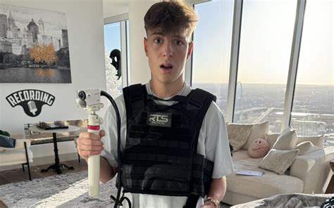 How Tall Is Clix? - Deltia's Gaming