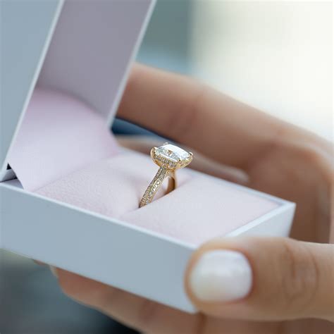 Keyzar · Vintage vs Modern Engagement Rings: Which is Right for Her ...