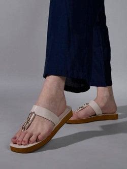 Top 5 Stylish Flats for Ladies That Combine Comfort and Style in 2026