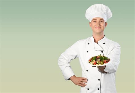 图片素材-餐厅厨房的美国黑人厨师装饰意大利面厨师-jpg格式-未来素材下载