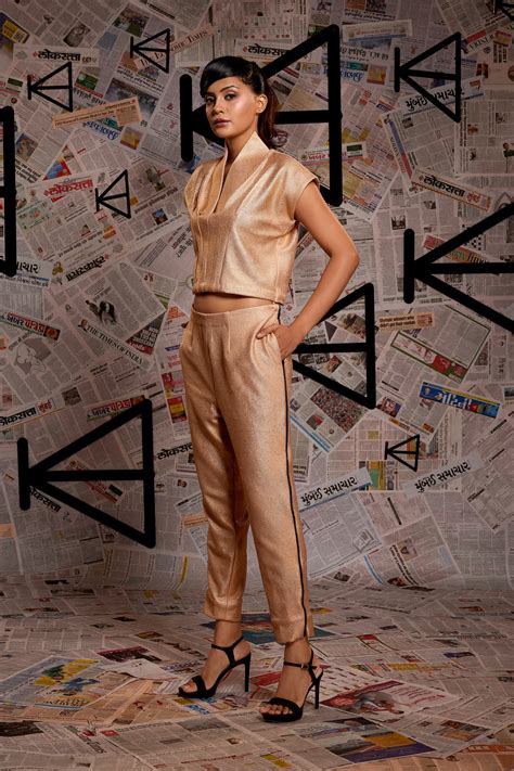 Rose gold scuba Pointed collar short jacket with Narrow pants side bla ...