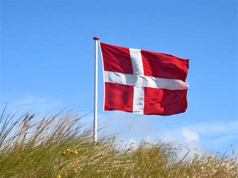 Do you know worlds oldest flag history of Dannebrog Denmark 800 year ...