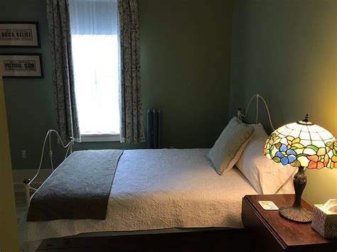 QUINCY HOTEL (Enosburg Falls) - Guesthouse Reviews, Photos, Rate ...