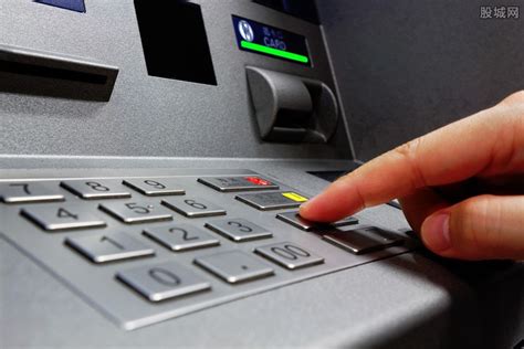 男子ATM存钱忘点确认1万元被偷 以为钱存进去了-股城热点