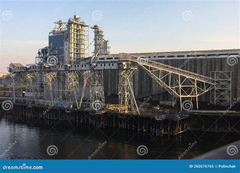 Industrial Cityscape in Portland, West Coast Editorial Image - Image of ...