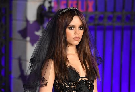 Jenna Ortega Debuted a Wolf Cut Bob in a Dress Wednesday Addams Would ...