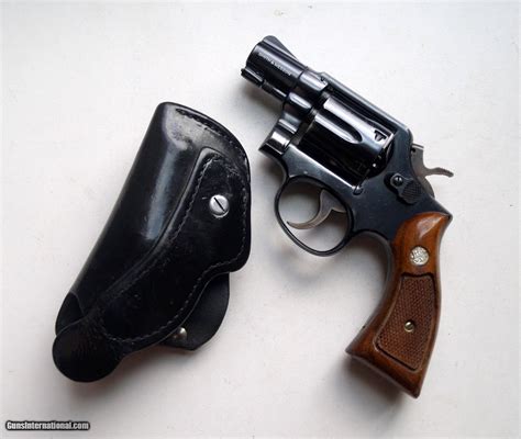 SMITH & WESSON MODEL 10 - SNUB NOSE REVOLVER WITH HOLSTER