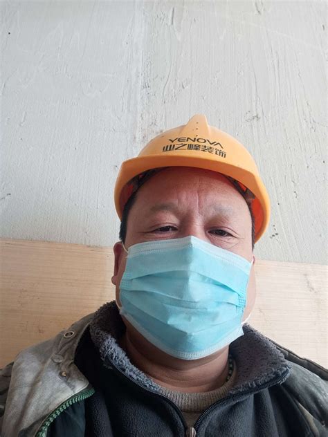 农村60多岁的老人在建筑队干小工，一天工资少到你不相信_腾讯视频