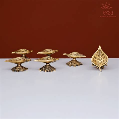 Brass Leaf Shape Diya (Set of 6) – Ekaa Handicrafts