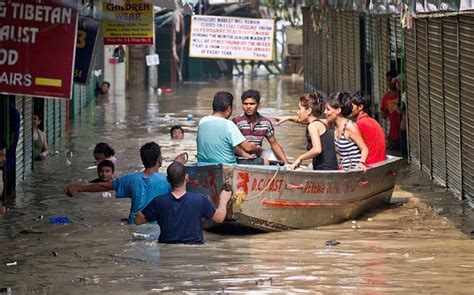 印度北部洪灾死亡人数已达至少560人_ 视频中国