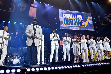 Why does Gregory Porter wear a hat?