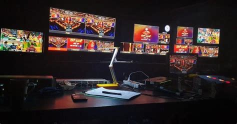 Bigg Boss Kannada 8 Re-Starting: Who is the 12th Man; Divya Uruduga or ...