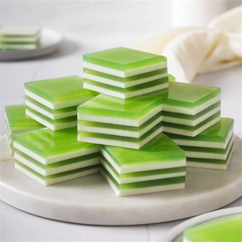 Coconut Pandan Jelly (Thạch Rau Câu Lá Dứa) | Recipe | Asian dessert ...