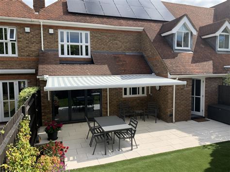 https://www.aqblinds.co.uk/assets/Patio-Awnings-Benefits.jpg