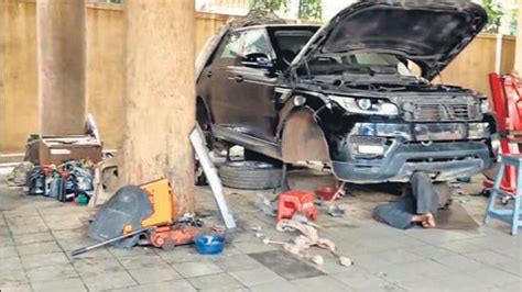 Illegal garage operating inside BMC parking facility in Byculla