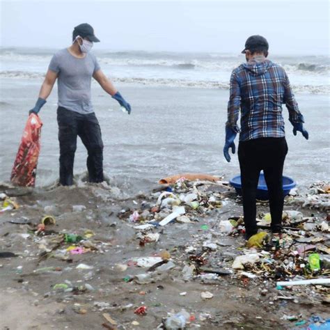 Netizens hail Randeep Hooda as he steps out to clean Versova beach amid ...