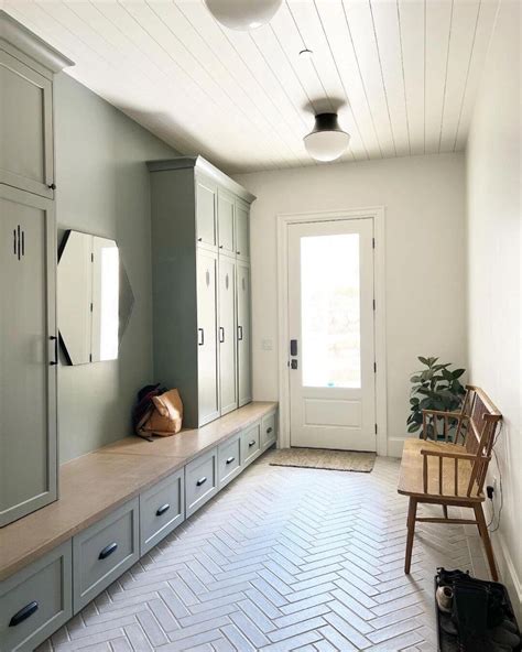 Top 10 Entryway Mudroom Ideas for Small Spaces and Big Renovations ...