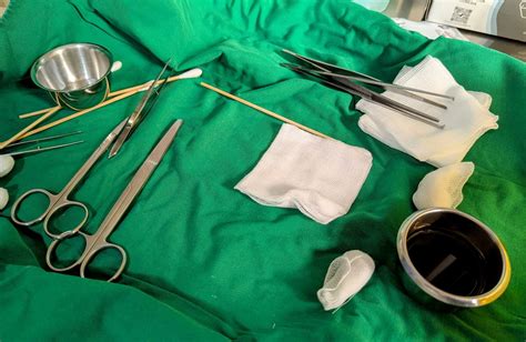 Removing Sutures Step by Step 的图像结果