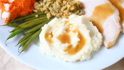 How to Thicken Gravy With Cornstarch, Flour, and Other Pantry Items