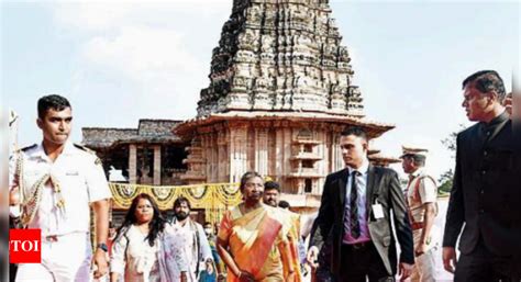 Telangana: President Droupadi Murmu visits Ramappa temple, lays stone ...
