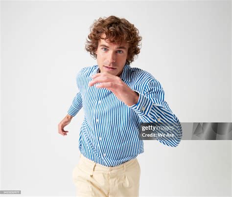 Businessman Running towards Camera 的图像结果