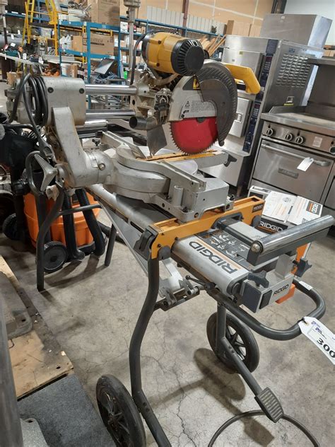 DEWALT 12" CORDED SLIDING COMPOUND MITER SAW WITH RIDGID MS-UV MITER ...