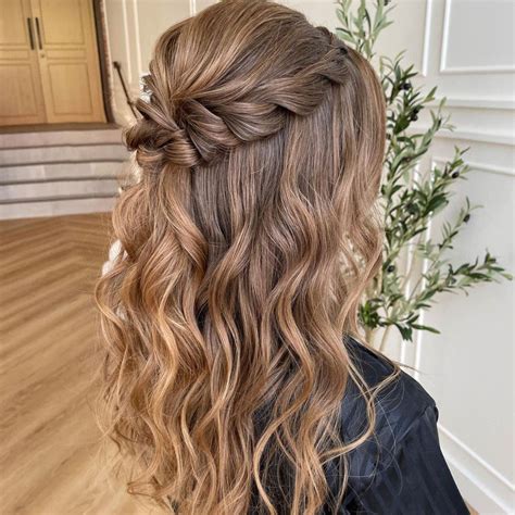 Discover the most stunning hairstyles for frizzy hair