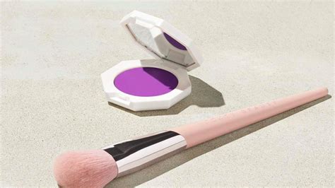 El rubor morado es tendencia en redes: cómo aplicarlo para que quede ...