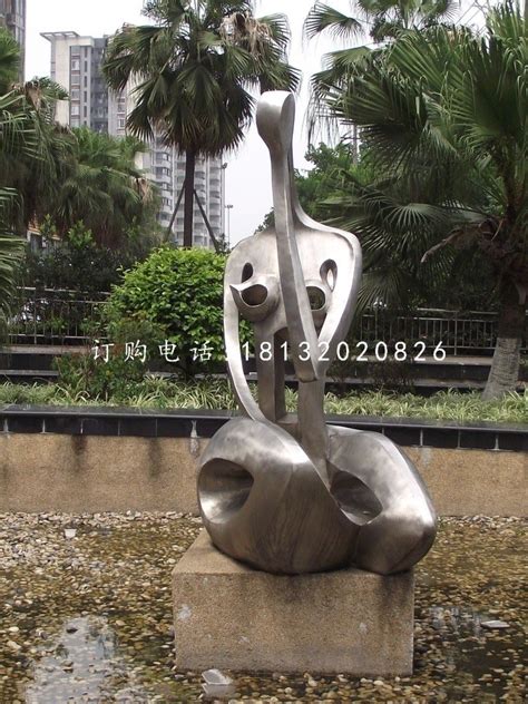 不锈钢广场站立人物雕塑 -宏通雕塑