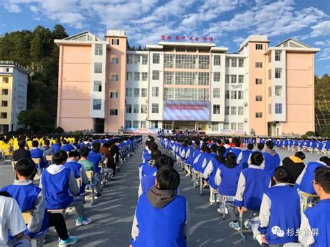 中国农业发展银行向锦屏县三江中学捐赠132万余元物资_腾讯新闻