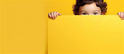 Yellow Poster 的图像结果