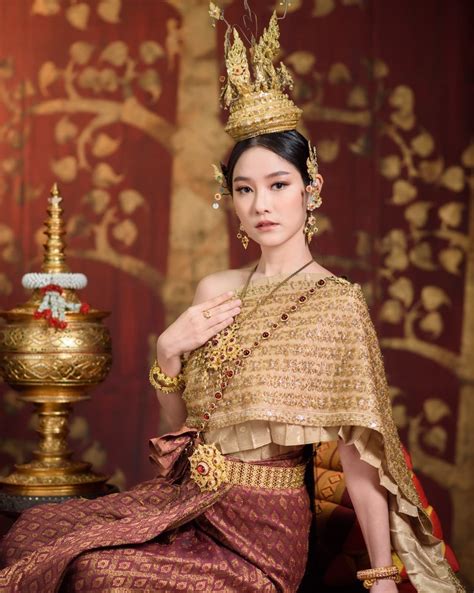 Chut Thai ชุดไทย Thai Traditional Clothing Chut Thai ชุดไทย Thai outfit ...