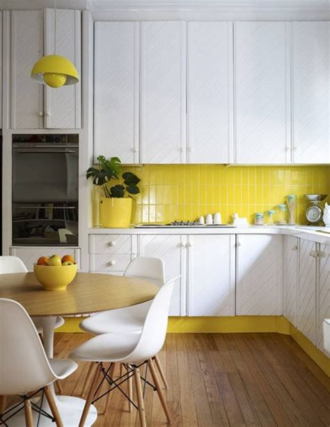 10 Bright Yellow Kitchens to Cheer Up Your Home