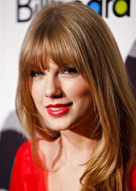 Taylor Swift - image: 32948 - imgth | free images hosting