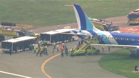 JetBlue flight rolls into grass after landing at Boston's Logan airport ...