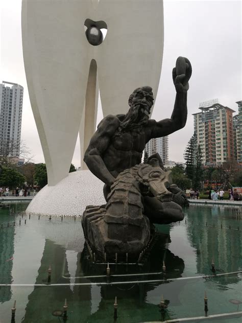 【携程攻略】北海南珠魂雕塑景点,北海地标建筑雕塑，围绕着南珠做文章。