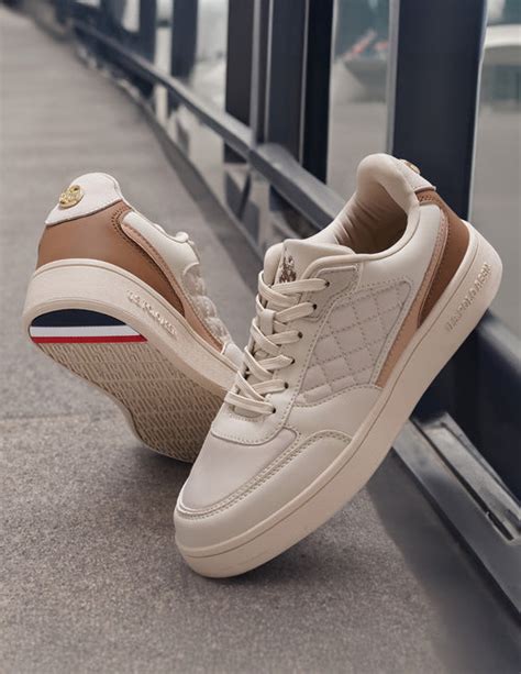 SNEAKERS COLLECTIONS
