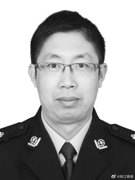 绍兴警方披露陈永虎牺牲画面：多次拍打引擎盖不被理会_腾讯新闻