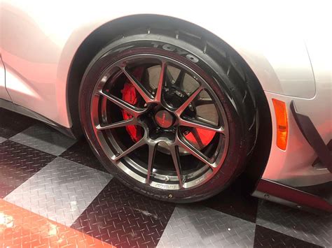 Chevrolet Camaro ZL1 6th Gen Silver Forgeline GS1R | Wheel Front